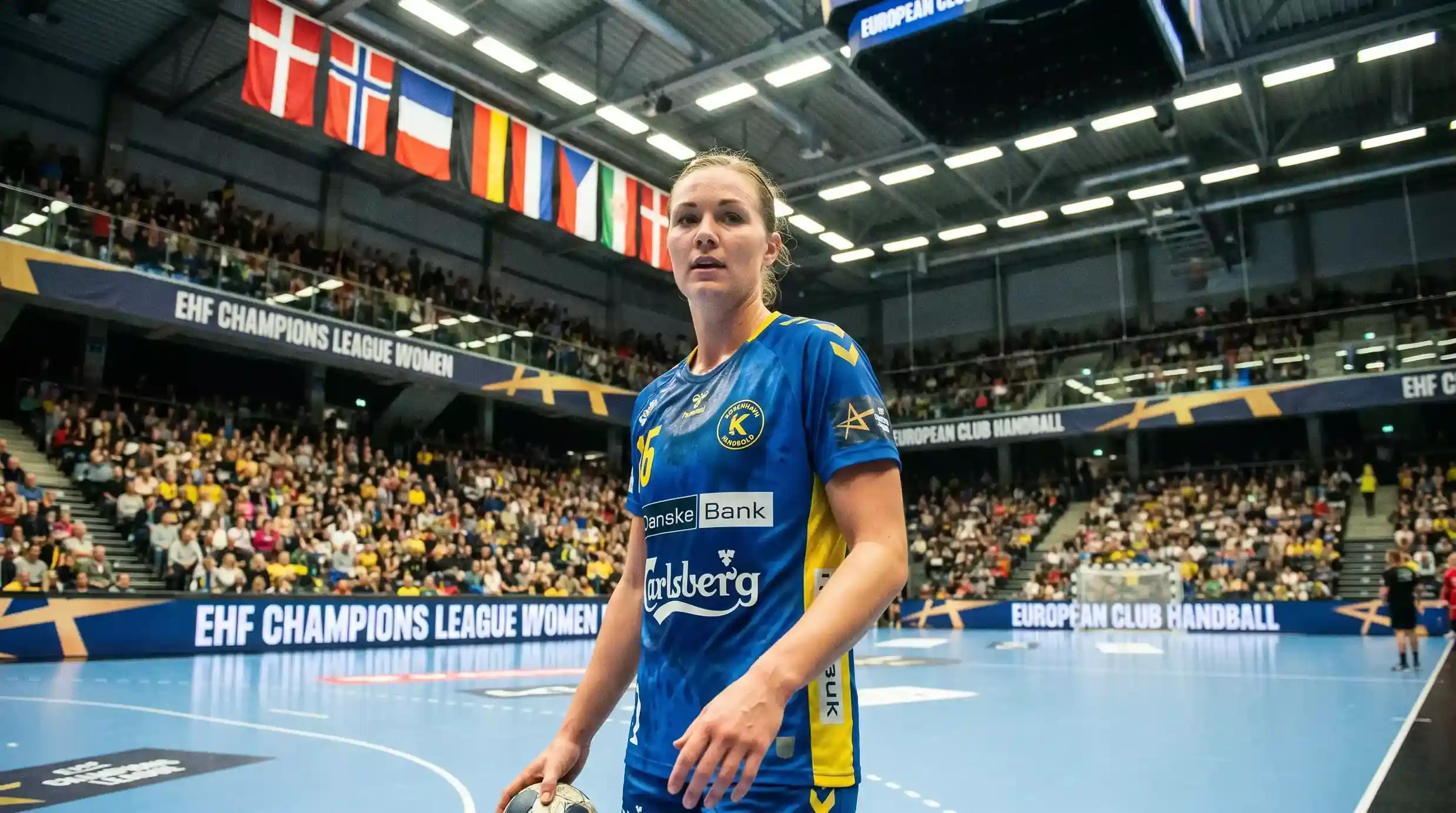 Dansk kvindehåndboldspiller i en europæisk klubtrøje